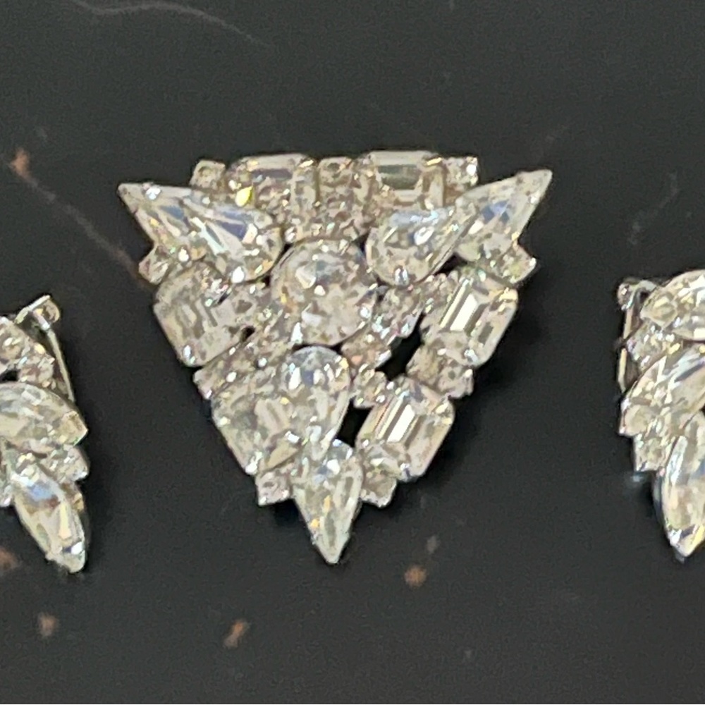 Vintage WEISS SIGNED Clear Rhinestone Prong Set Triangular Brooch